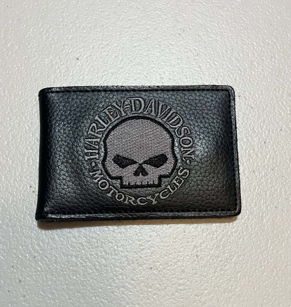 003-0031 Harley-Davidson Men's Genuine Leather Skull Embroidered Bi-Fold Wallet